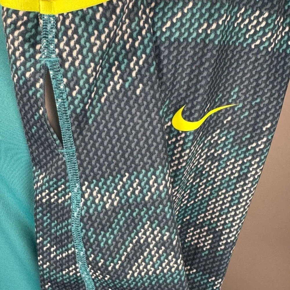 Nike Pro Dri‑Fit 1/2 Zip Pullover Women's Large Graphic Sleeve Thumbholes